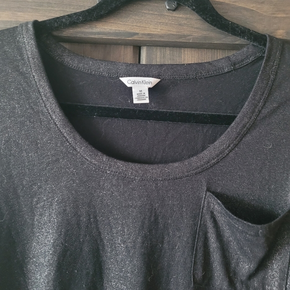 2/$20 Calvin Klein black Tshirt with sheen sz M - Picture 2 of 3